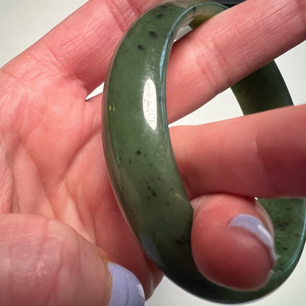 Nephrite Jade bangle 7.5”/19cm inner diameter - Picture 14 of 16